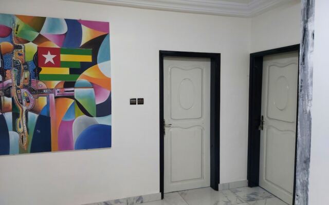 Royal Blue Guest House & Bar