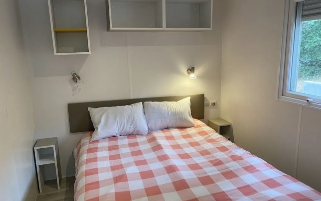 Chalet Near Antwerp With Pool Access