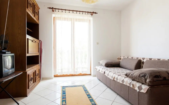 Nice Apartment With Terrace Near the Beach