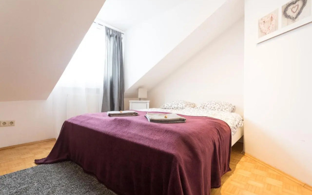 Lovely Two Level Apartment For Families