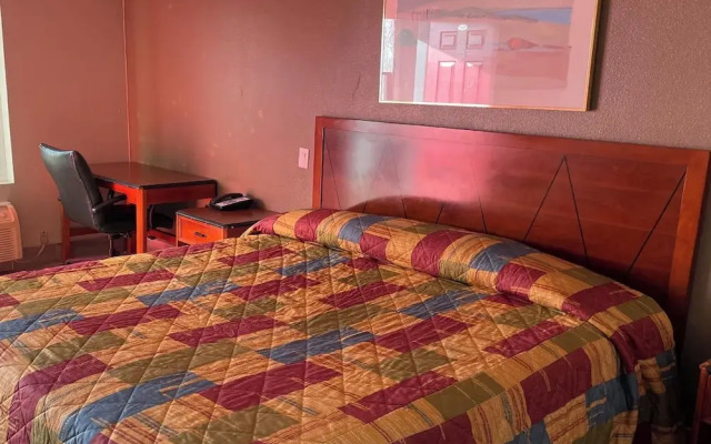 Passport Inn & Suites Corona Hotel