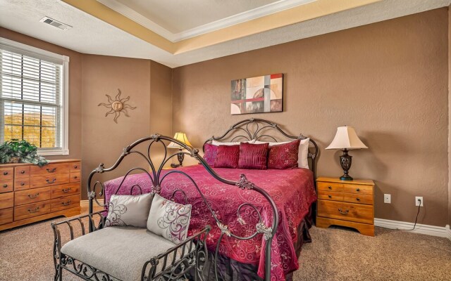 Scenic Terrace 2 Bedroom Condo by Redawning