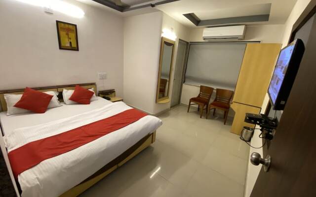 Oyo Flagship 36844 Riverfront