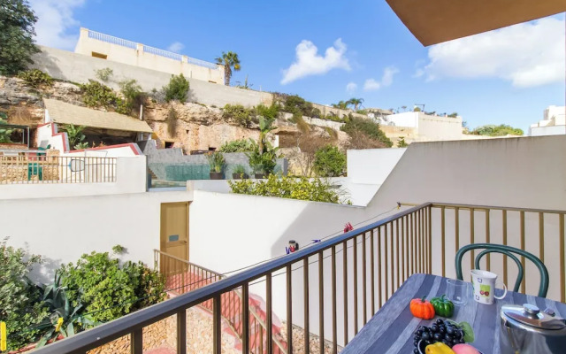 Pool and Sea, charming Merill Apart 5