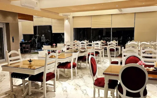 White Maple Hotel