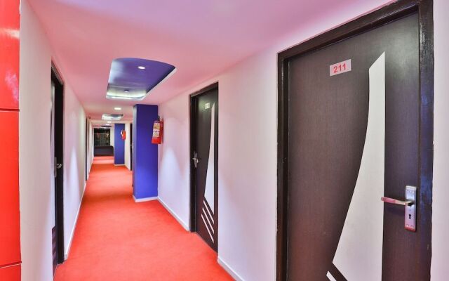 Hotel Blue Moon by Sky Stays