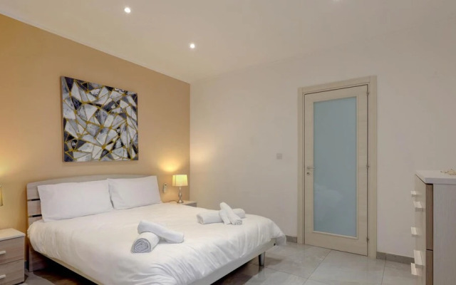 Seafront Penthouse w Unobstructed Sea Views