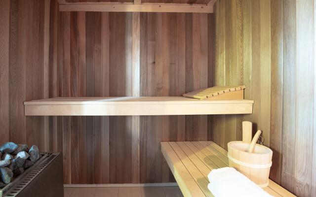 Exclusively furnished 5-star holiday home near the beach.