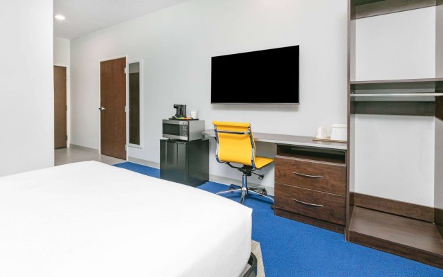 Microtel Inn & Suites by Wyndham Austin Airport