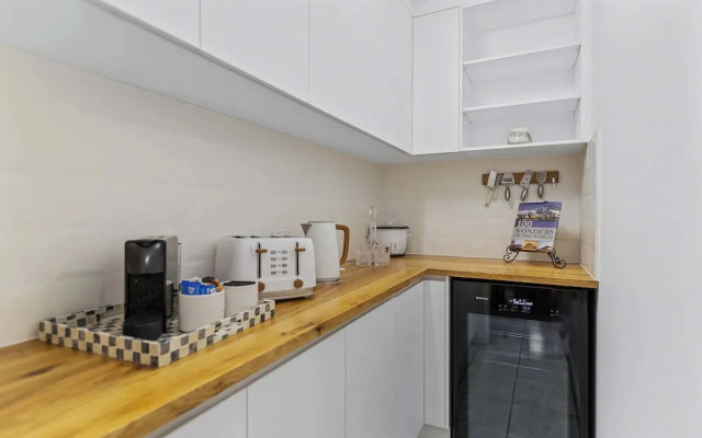 Rainforest Reef Retreat - Esplanade Ground-floor Apartment