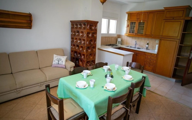 Ana - Great Location, Near the Beach - A1