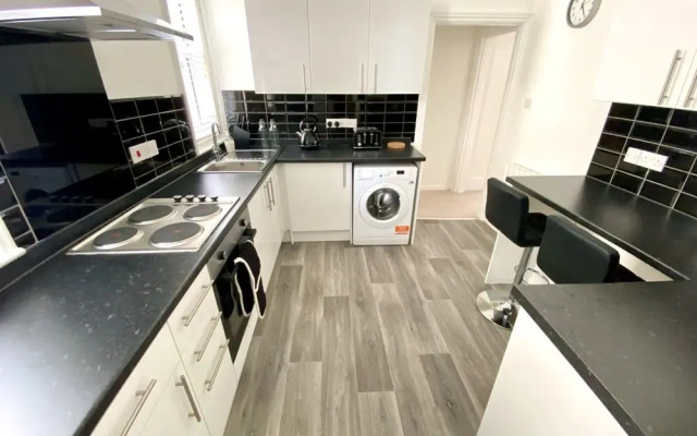 Spacious Two Bed Apartment in Poole