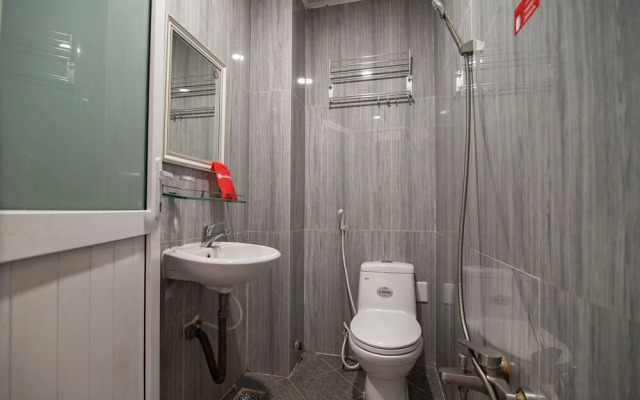 RedDoorz near Tan Son Nhat Golf 2