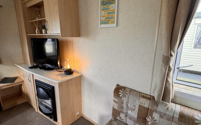 3 Bed Caravan - Sleeps 8 - Pet Friendly, Parking