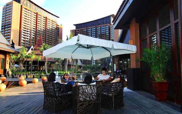 Coconut Grove Hotel
