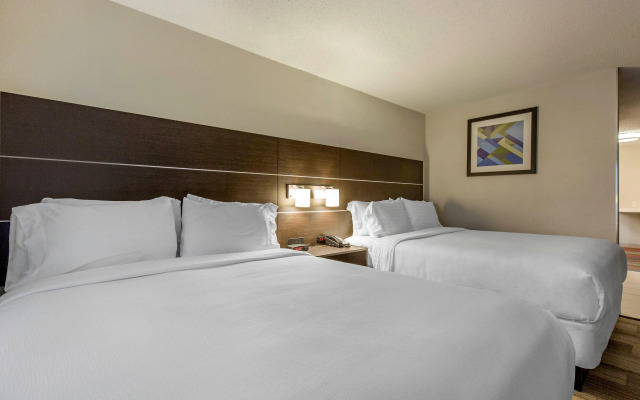 Holiday Inn Express & Suites Chicago West - St Charles