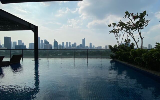 Homey And Spacious 2Br At Samara Suites Apartment