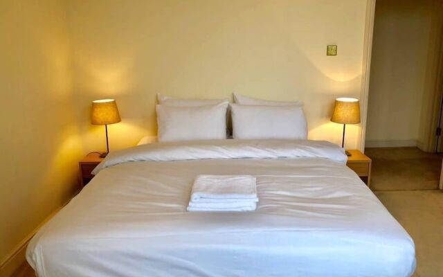 Buckingham Palace View Apartment