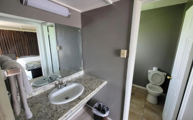 Lamplighter Inn By OYO Independence
