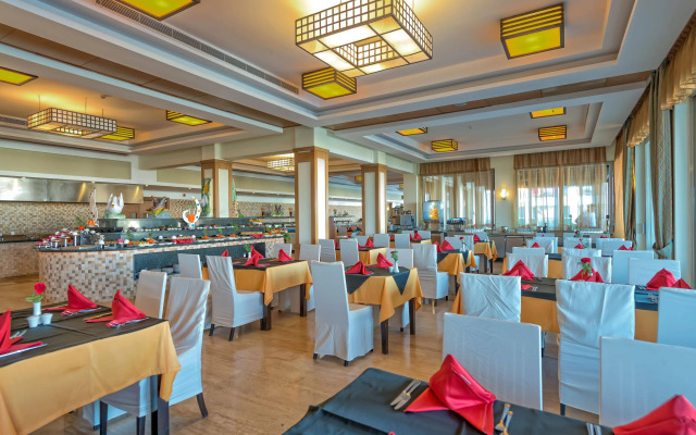 Royal Atlantis Spa & Resort