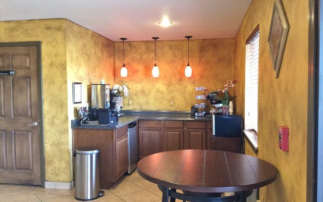 Americas Best Value Inn & Suites University Ave