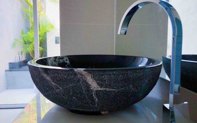 Contemporary 3bd Safari Pool Villa Near Nai Yang Beach