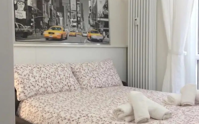 Room in Apartment - Small Charming Suites