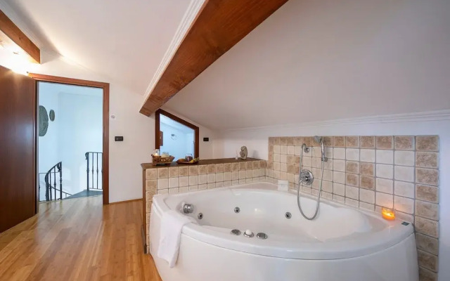 Villa Monte Enrico - Pool And Whirlpool