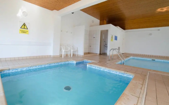 Clifton Court Apt 16 With Heated Pool