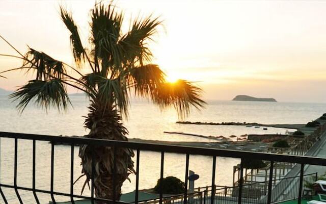 Ado Beach Hotel