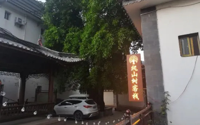 Jizu Mountain Climbing Tree Inn