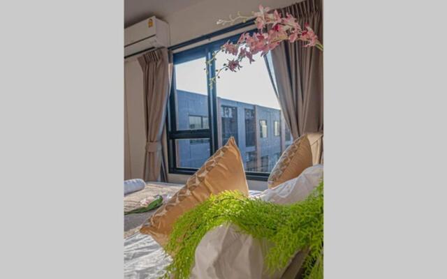 1BR Mountain/Pool View at Central festival mall.