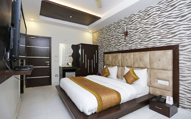 OYO 8902 Hotel Ronald Inn