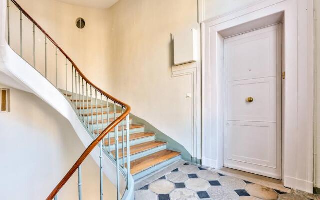 B 357  - VUE IMPRENABLE - Palais Royal