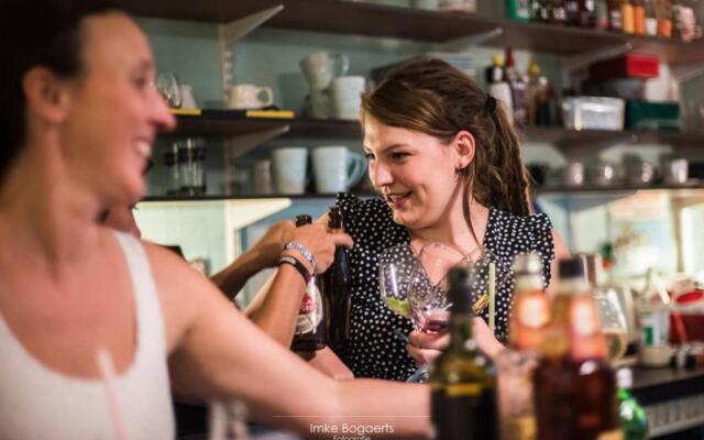 Vakantiewoning in Mol centrum met eigen bar "CasaCuriosa"
