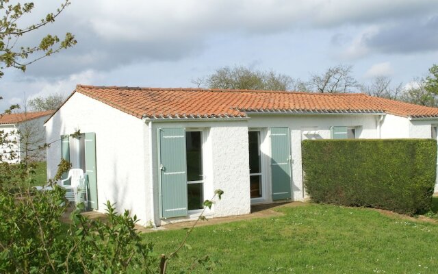 Semi-detached Bungalow With Microwave, in the Great Vendée