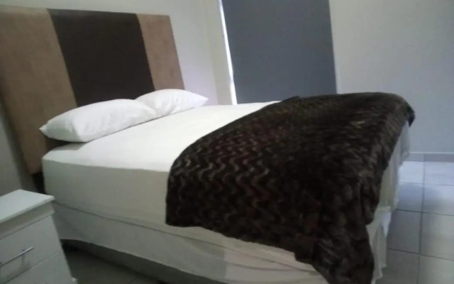 One Bedroom Self Catering Unit Central By The Mall