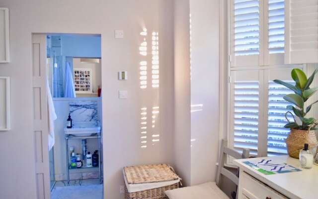 5 Bedroom Family Home in Acton