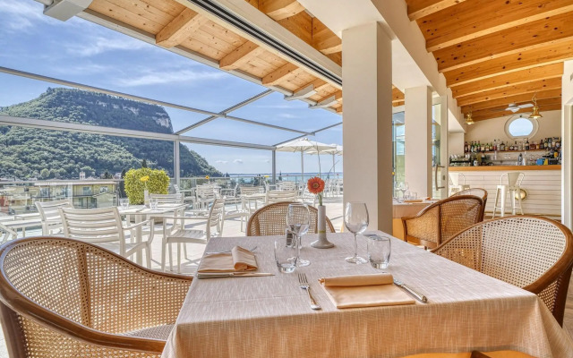 Sky Pool Hotel Sole Garda