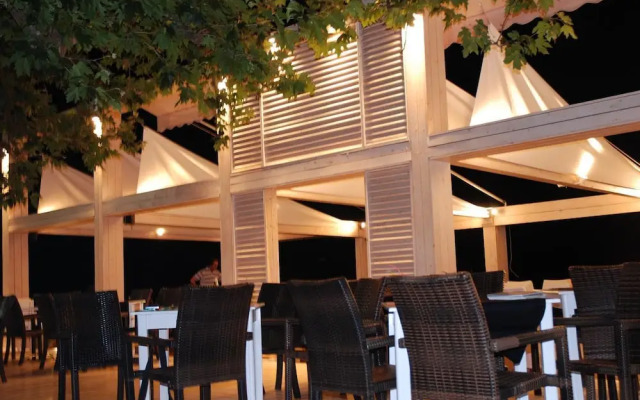 Отель Kanelli Beach