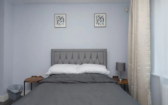 Stylish Elegant New Flat 5 Min from Crossrail