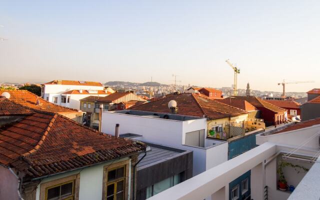 Liiiving - Downtown Balcony Apartment