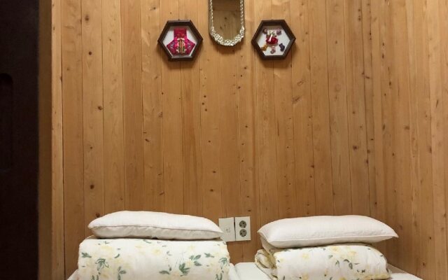 Moon Hanok Guesthouse