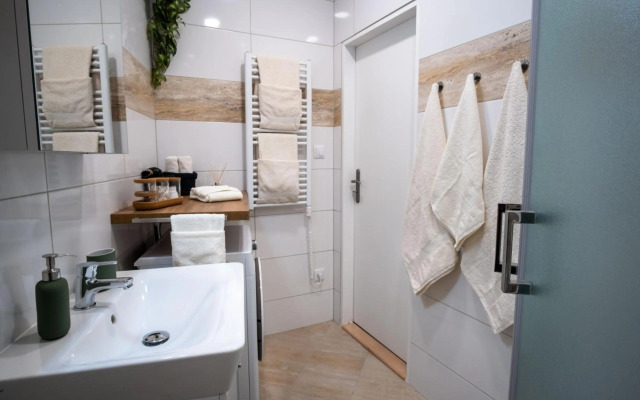 ⭑ Comfy VIP studio in the center with Netflix