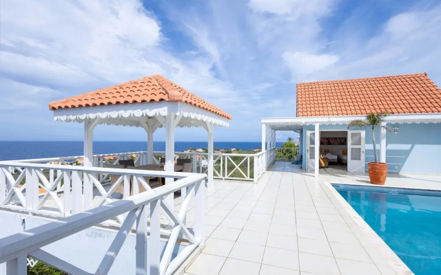Ocean Whisper Villa in Sint Willibrordus