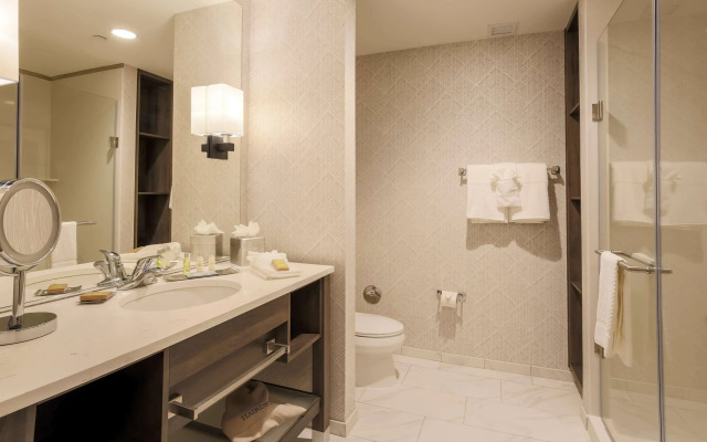 DoubleTree by Hilton Evansville