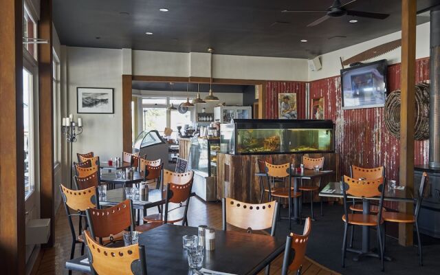 Bushman's Bar,Cafe & Accommodation