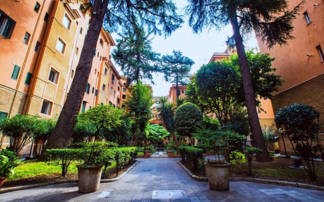 Romantic Flat With Large Terrace Close to S. Peter