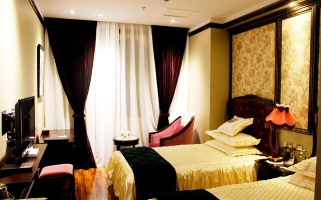 Chongqing 30 Years Romantic Classic Hotel