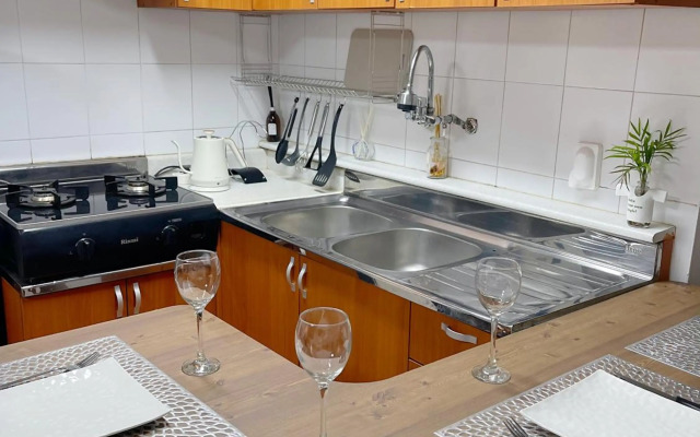 Newly renovated spacious 2 bedroom unit in HBC